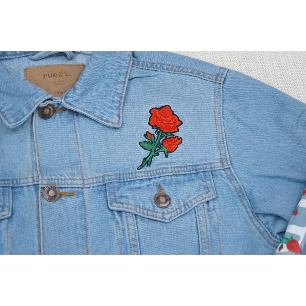 Rue 21 Jean Jacket Womens Small Blue Denim‎ Rose Worldwide Graphic Trucker